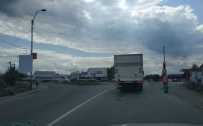 Intrarea în Onești a devenit un calvar (VIDEO FOTO). Vezi când se termină lucrările și care sunt rutele ocolitoare