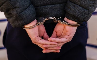 Reţinut de poliţişti după ce a provocat scandal la spitalul din Oneşti