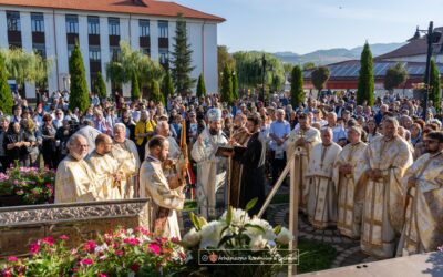 Zi de sărbătoare la Dărmănești: Moaștele Sfintei Filofteia, Liturghie arhierească și inaugurarea Liceului Tehnologic reabilitat (VIDEO)